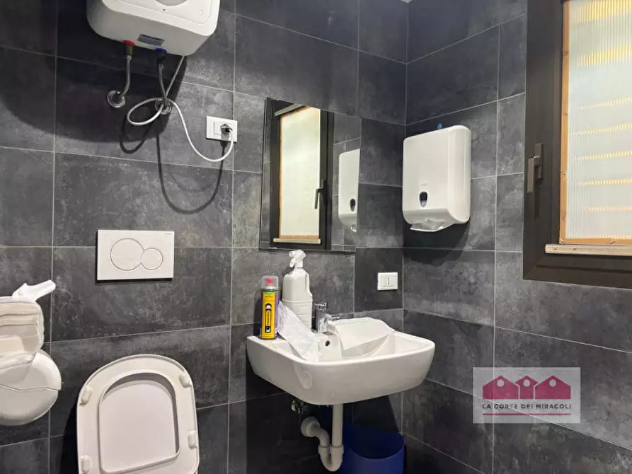 Immagine 10 di Laboratorio in vendita  a Vicenza