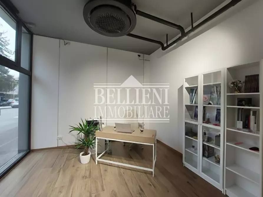 Immagine 1 di Negozio in affitto  in Viale Verona a Vicenza