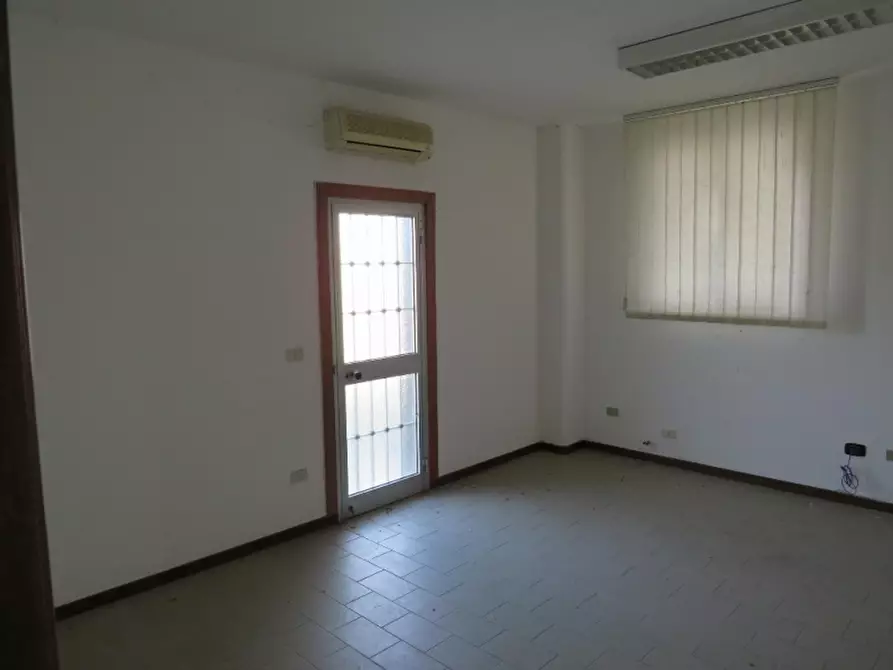 Immagine 9 di Laboratorio in vendita  in Via More 3 a Bovolone