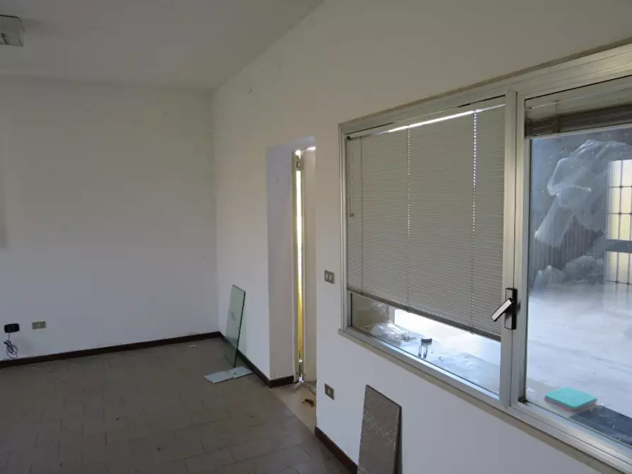 Immagine 10 di Laboratorio in vendita  in Via More 3 a Bovolone