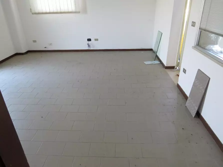 Immagine 11 di Laboratorio in vendita  in Via More 3 a Bovolone