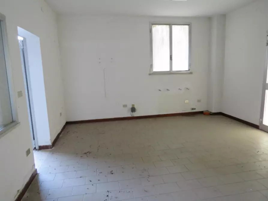 Immagine 25 di Laboratorio in vendita  in Via More 3 a Bovolone