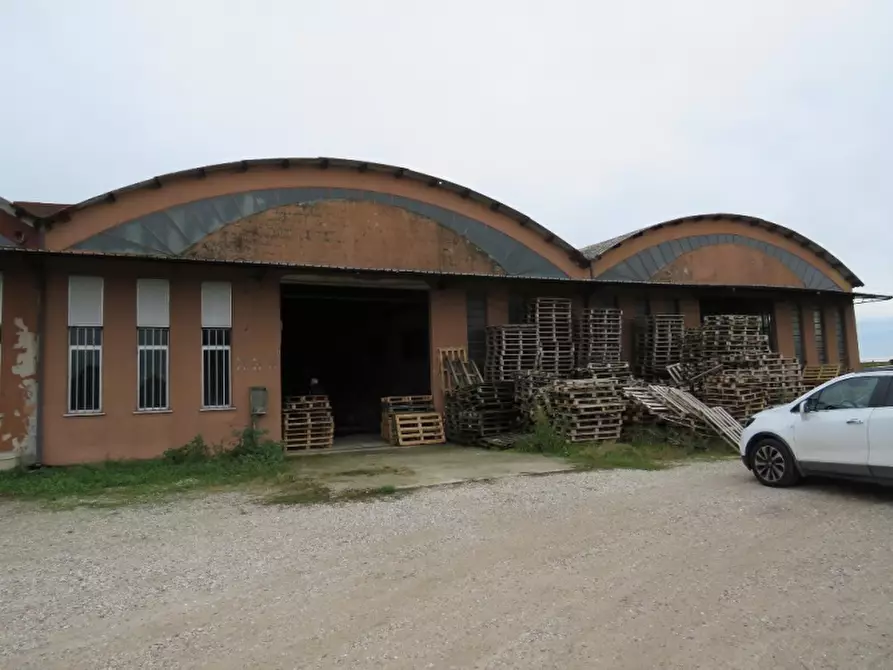 Immagine 2 di Capannone industriale in vendita  in Via Stradone 10 a Boschi Sant'anna