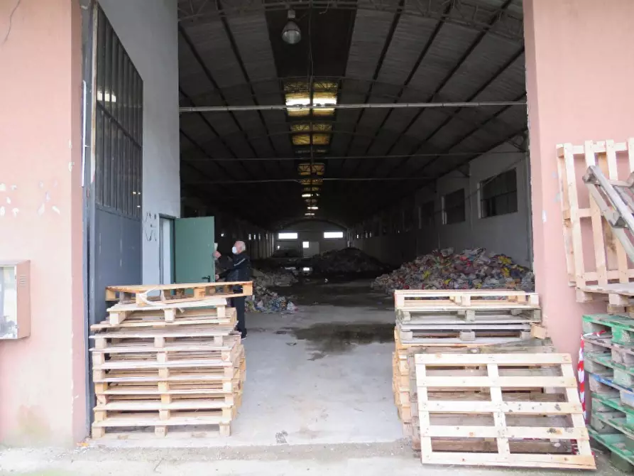Immagine 5 di Capannone industriale in vendita  in Via Stradone 10 a Boschi Sant'anna