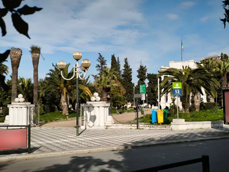 Immagine 2 di Negozio in vendita  in VIA XXIV MAGGIO a Andria