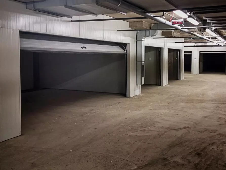 Immagine 1 di Garage in vendita  in Via Cecco Angiolieri a Sona