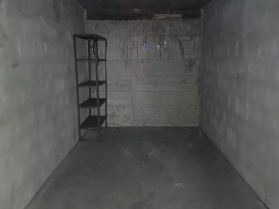 Immagine 2 di Garage in vendita  in Via Cecco Angiolieri a Sona