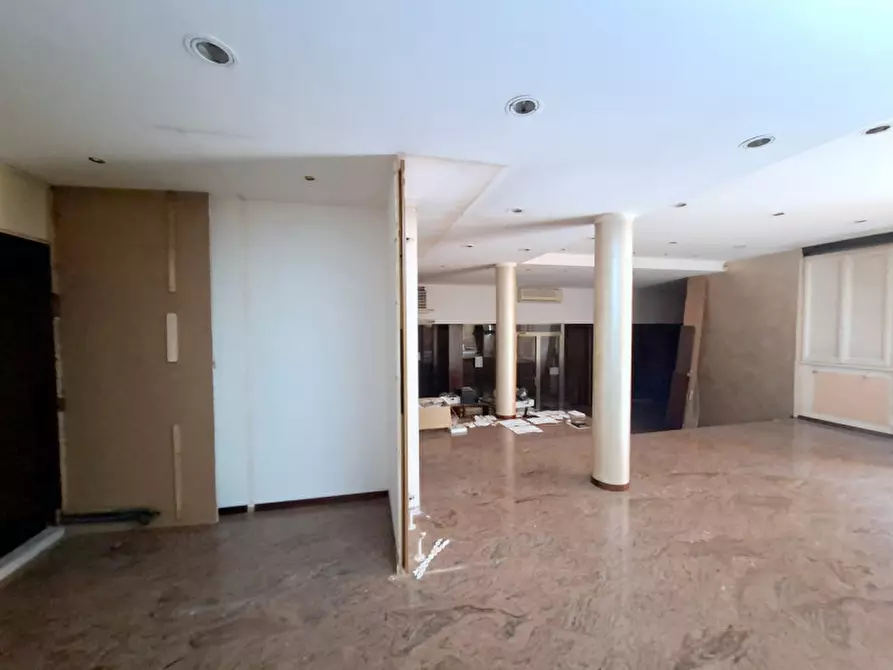 Immagine 1 di Negozio in vendita  in Via Giacomo Ciamician a Padova
