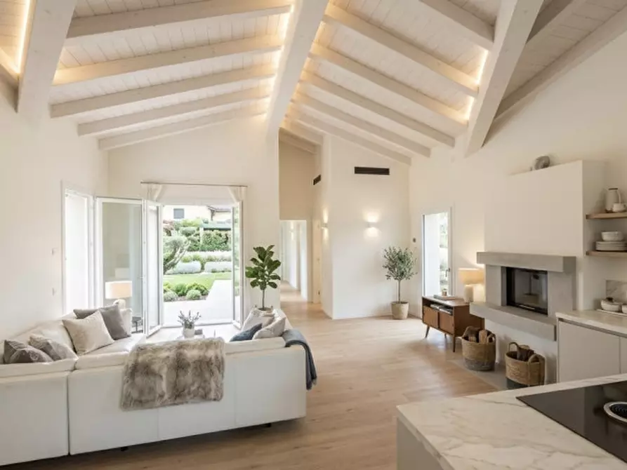 Immagine 1 di Villetta a schiera in vendita  in Via roma a Longare