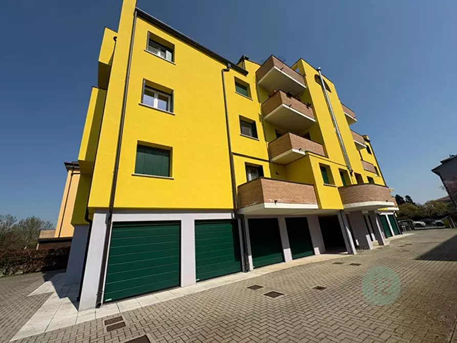 Immagine 2 di Appartamento in vendita  in Via Goffredo Mameli a Mirandola