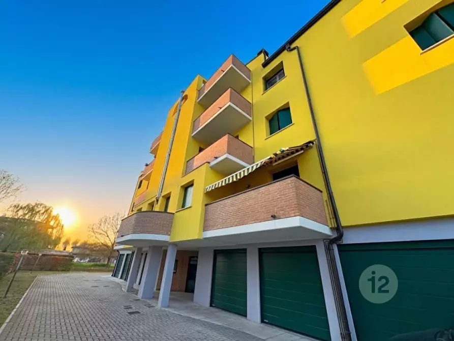 Immagine 12 di Appartamento in vendita  in Via Goffredo Mameli a Mirandola