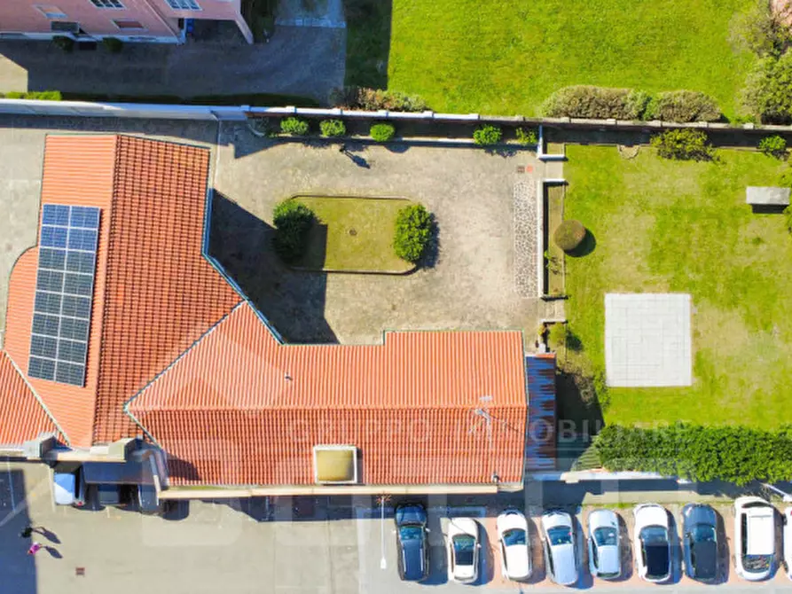 Immagine 4 di Villa in vendita  in Via Tevere n.11 a Oleggio