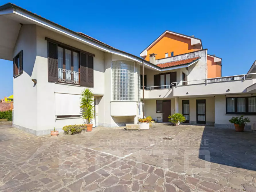 Immagine 6 di Villa in vendita  in Via Tevere n.11 a Oleggio