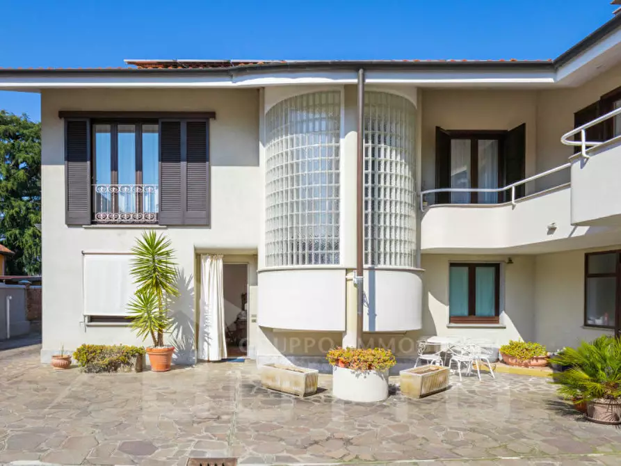 Immagine 7 di Villa in vendita  in Via Tevere n.11 a Oleggio