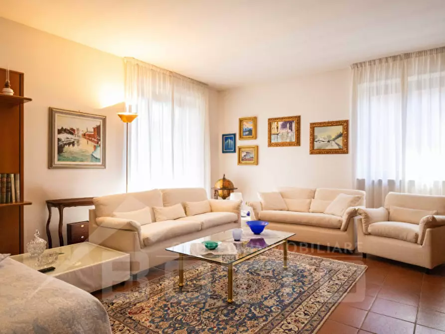 Immagine 15 di Villa in vendita  in Via Tevere n.11 a Oleggio