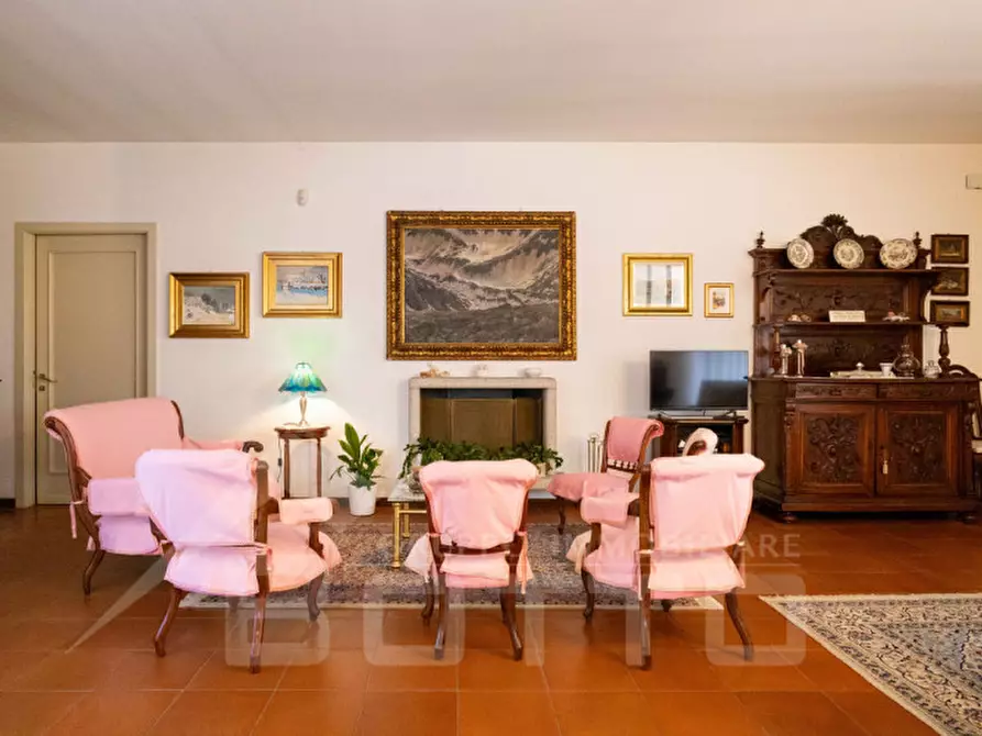 Immagine 18 di Villa in vendita  in Via Tevere n.11 a Oleggio