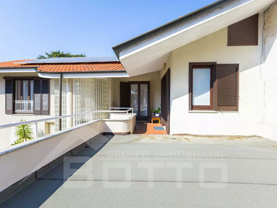 Immagine 25 di Villa in vendita  in Via Tevere n.11 a Oleggio