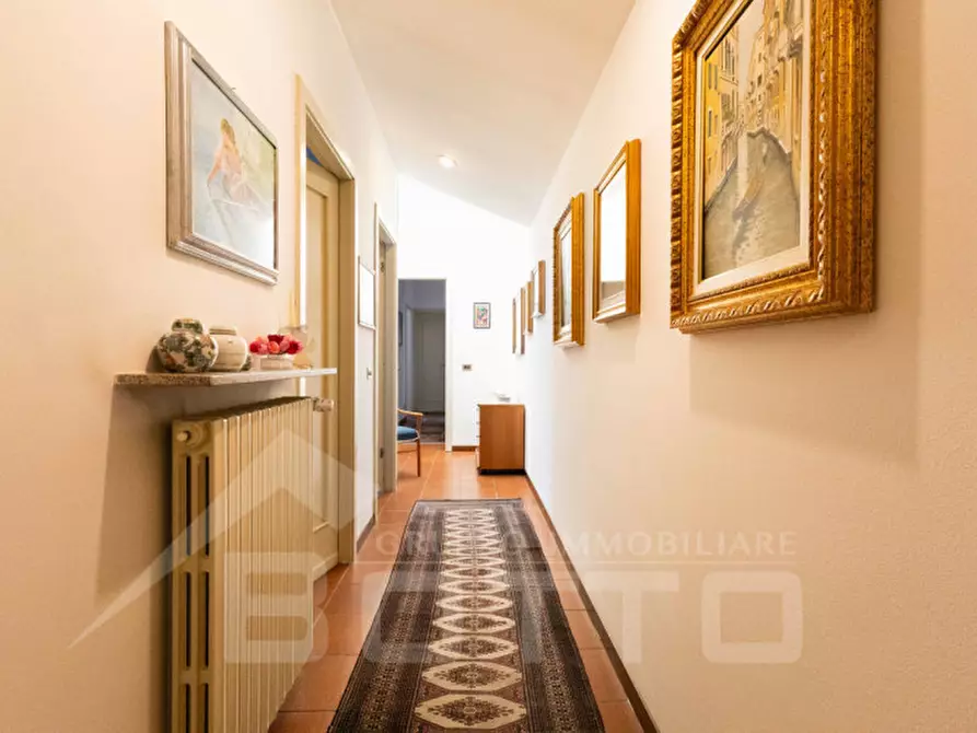 Immagine 27 di Villa in vendita  in Via Tevere n.11 a Oleggio