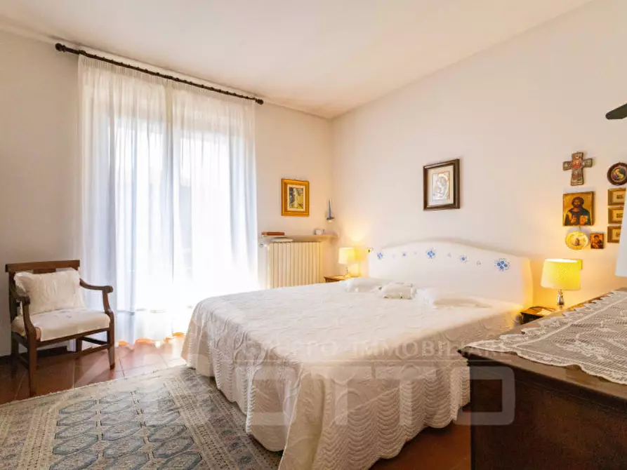 Immagine 28 di Villa in vendita  in Via Tevere n.11 a Oleggio