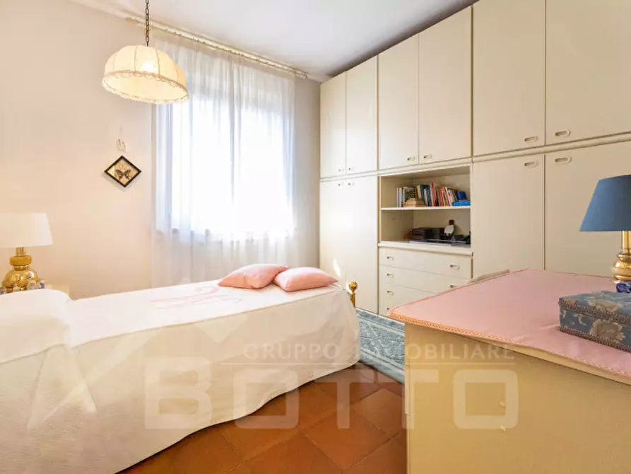 Immagine 34 di Villa in vendita  in Via Tevere n.11 a Oleggio