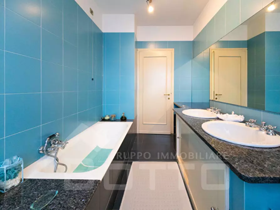 Immagine 35 di Villa in vendita  in Via Tevere n.11 a Oleggio