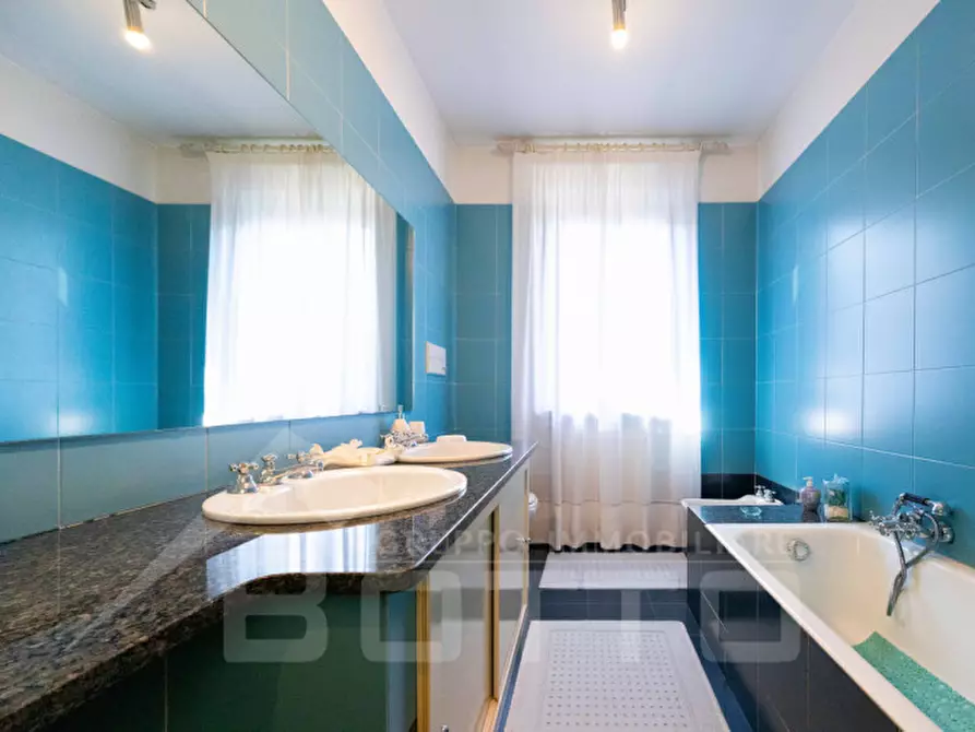 Immagine 36 di Villa in vendita  in Via Tevere n.11 a Oleggio