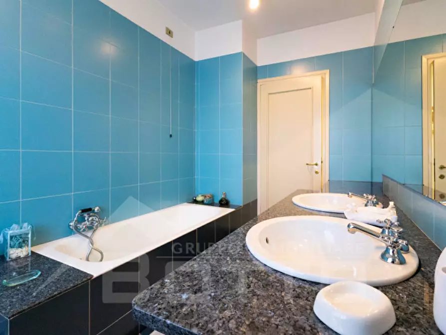 Immagine 37 di Villa in vendita  in Via Tevere n.11 a Oleggio