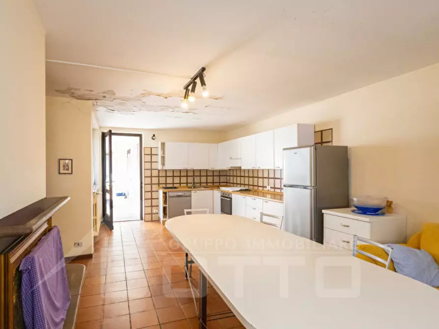 Immagine 41 di Villa in vendita  in Via Tevere n.11 a Oleggio