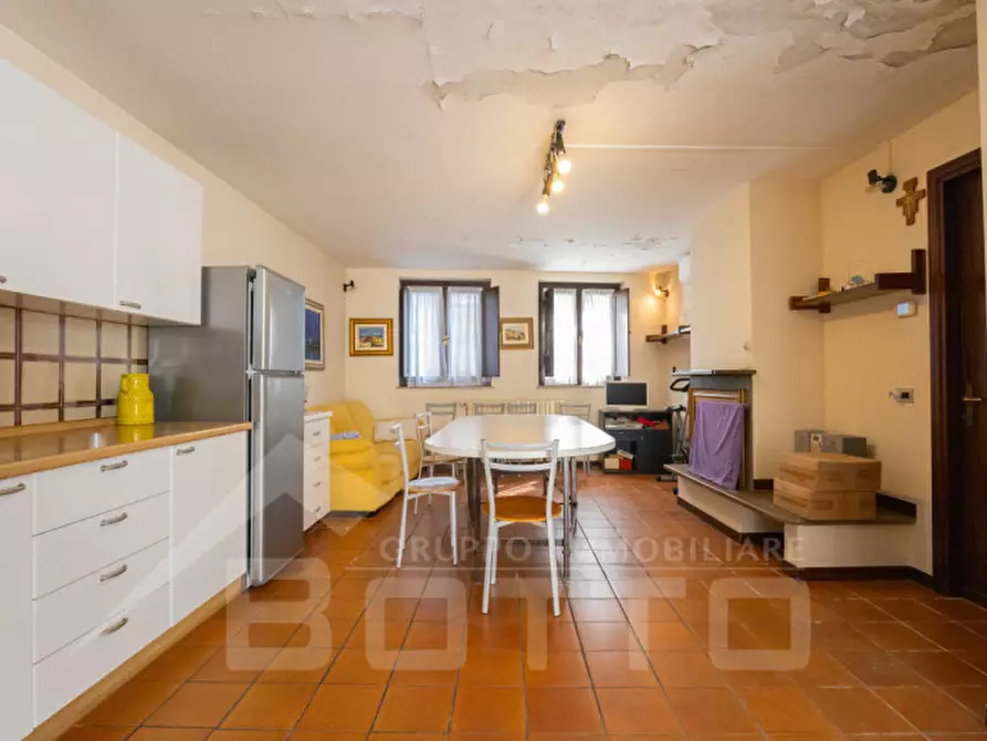 Immagine 42 di Villa in vendita  in Via Tevere n.11 a Oleggio