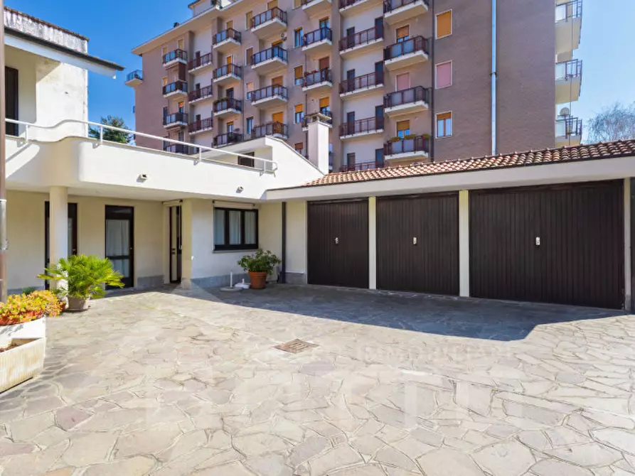 Immagine 47 di Villa in vendita  in Via Tevere n.11 a Oleggio