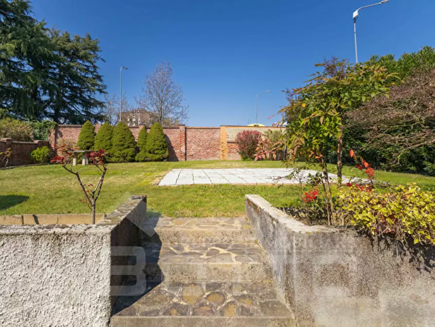 Immagine 50 di Villa in vendita  in Via Tevere n.11 a Oleggio