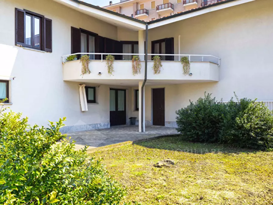 Immagine 53 di Villa in vendita  in Via Tevere n.11 a Oleggio