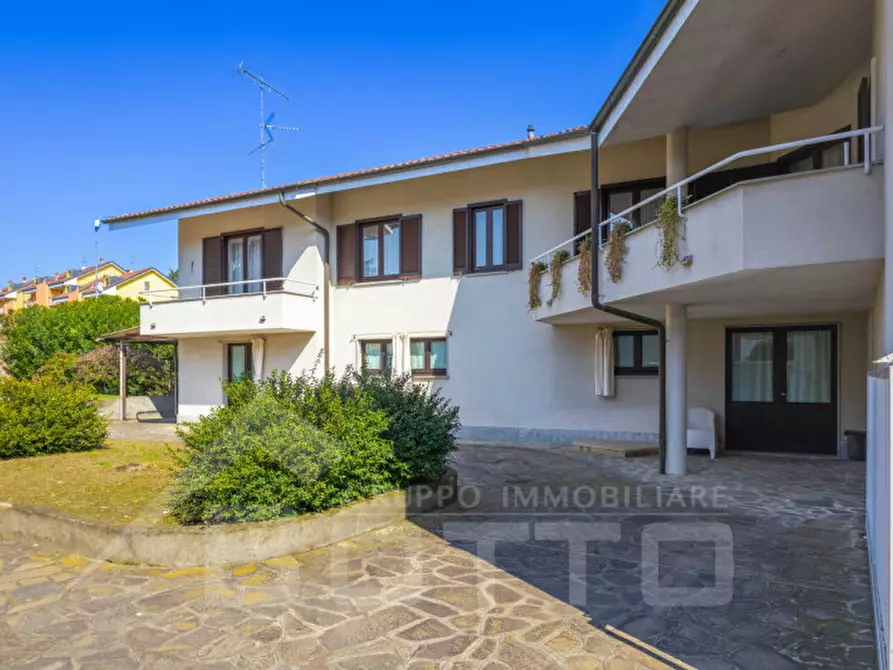 Immagine 54 di Villa in vendita  in Via Tevere n.11 a Oleggio