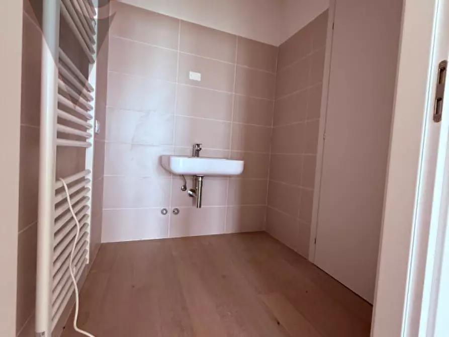 Immagine 6 di Ufficio in vendita  a Ponte San Nicolò