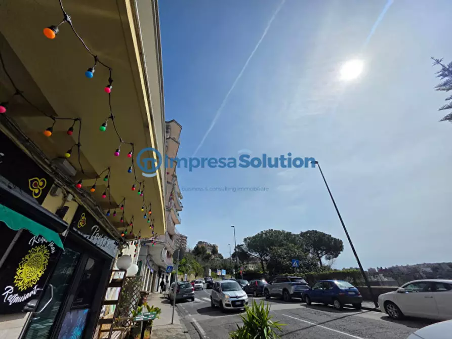 Immagine 3 di Negozio in affitto  in Via Michelangelo da Caravaggio a Napoli