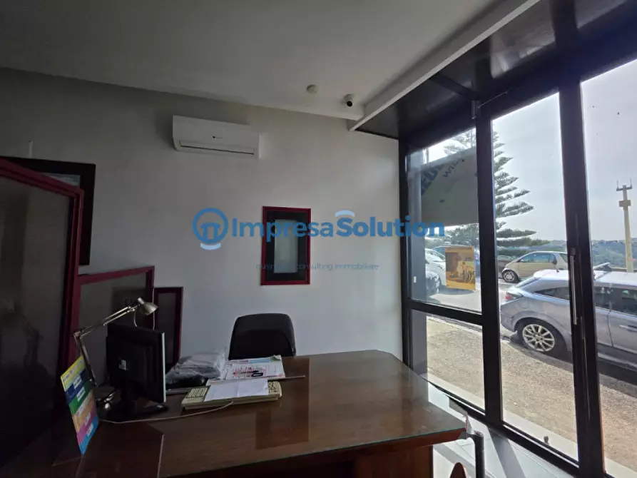 Immagine 5 di Negozio in affitto  in Via Michelangelo da Caravaggio a Napoli