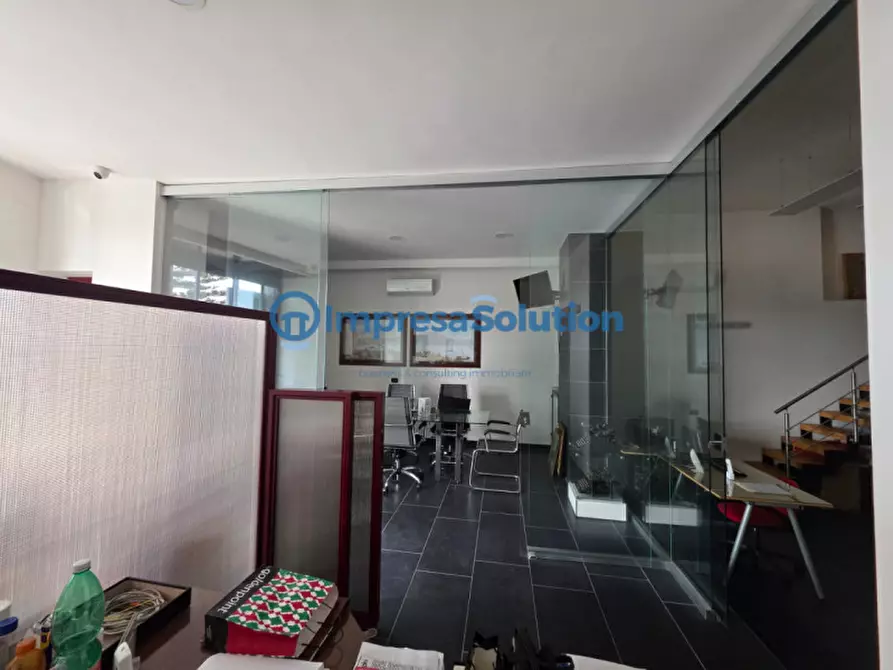 Immagine 7 di Negozio in affitto  in Via Michelangelo da Caravaggio a Napoli