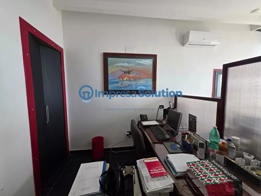 Immagine 8 di Negozio in affitto  in Via Michelangelo da Caravaggio a Napoli