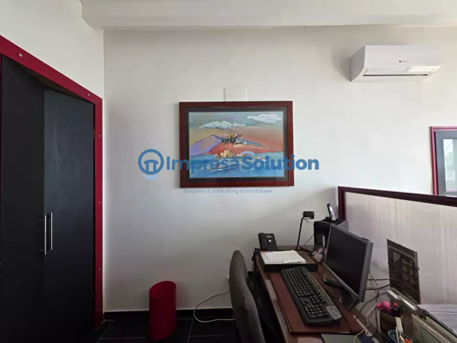 Immagine 9 di Negozio in affitto  in Via Michelangelo da Caravaggio a Napoli