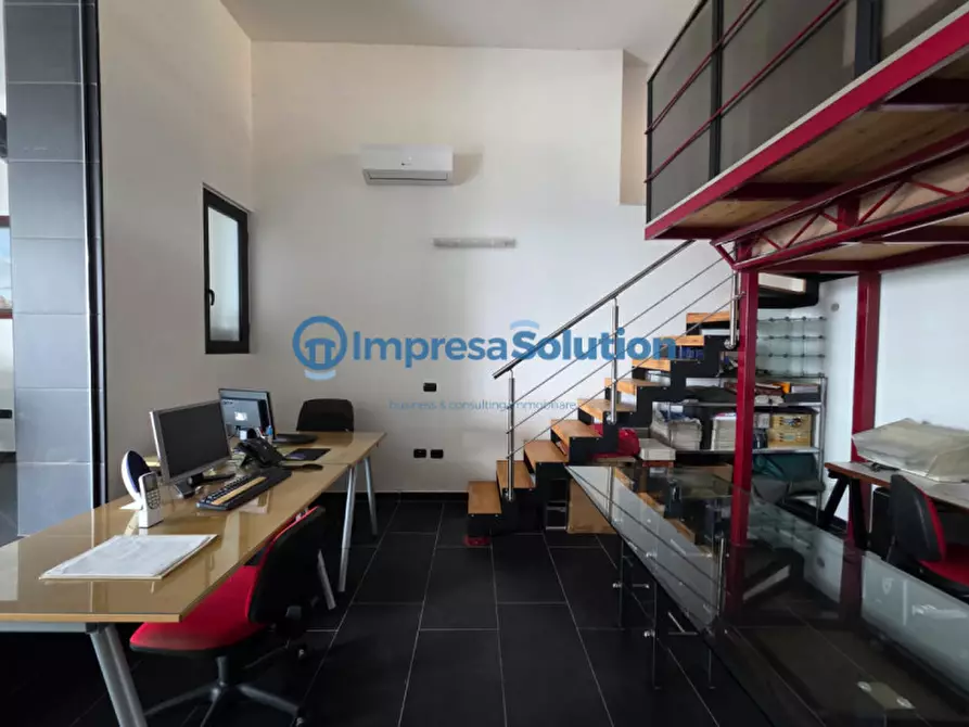 Immagine 16 di Negozio in affitto  in Via Michelangelo da Caravaggio a Napoli