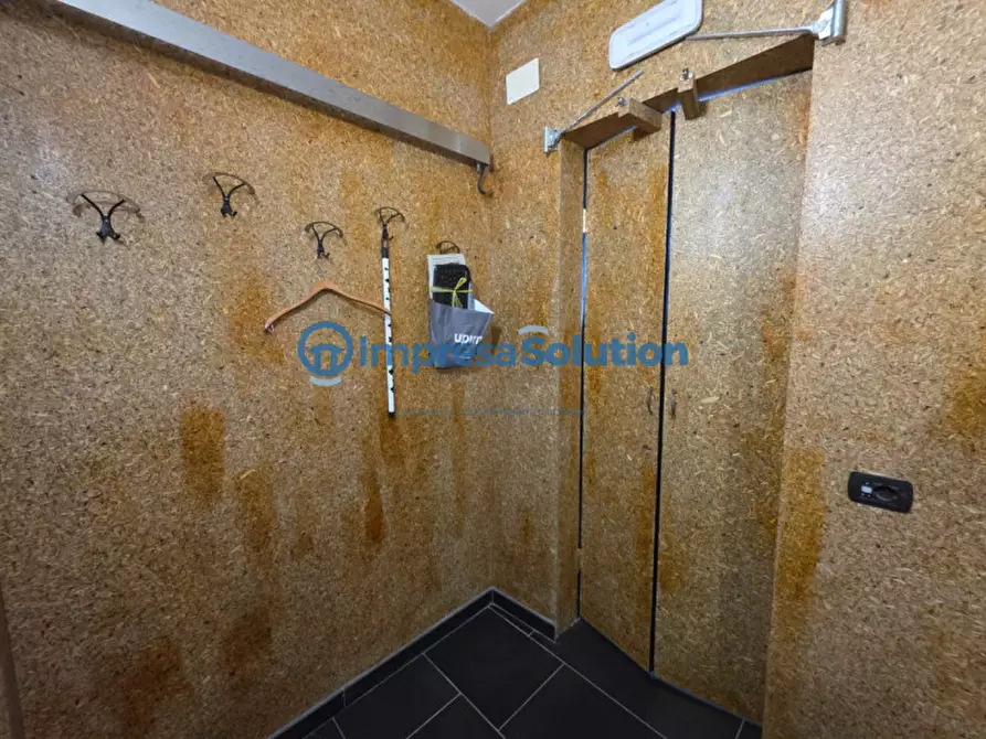 Immagine 23 di Negozio in affitto  in Via Michelangelo da Caravaggio a Napoli