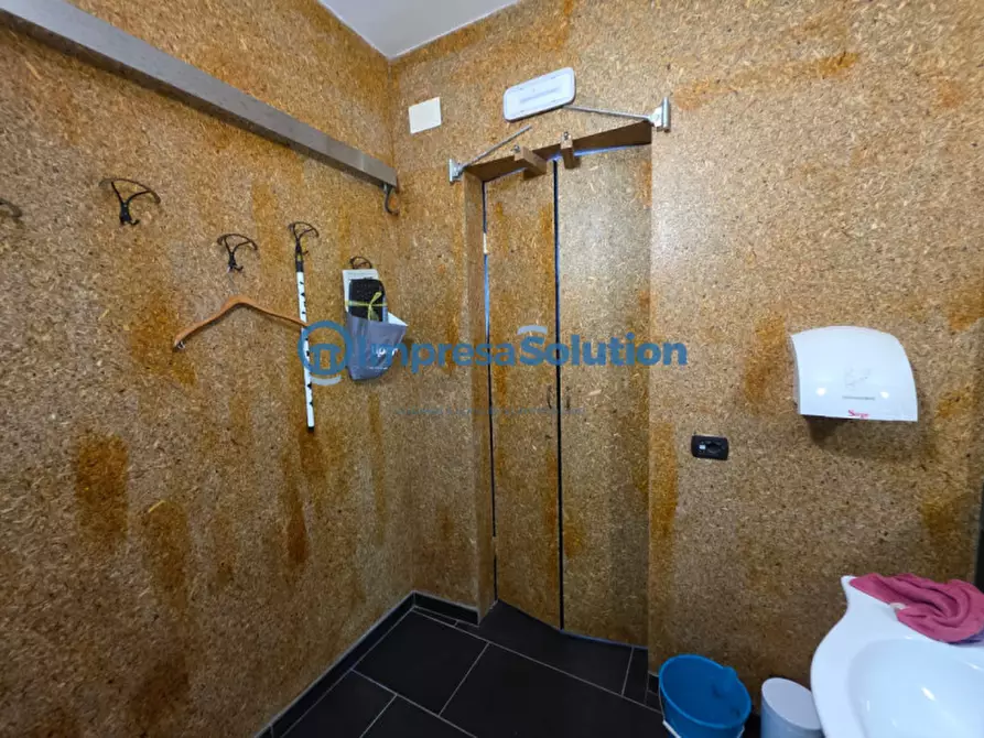 Immagine 24 di Negozio in affitto  in Via Michelangelo da Caravaggio a Napoli