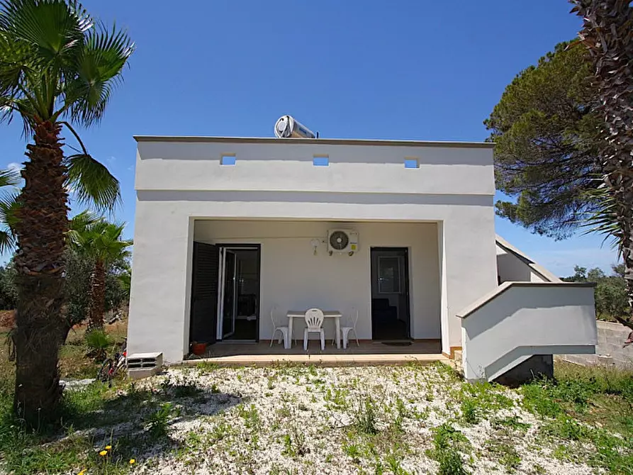 Immagine 2 di Villa in vendita  a Parabita