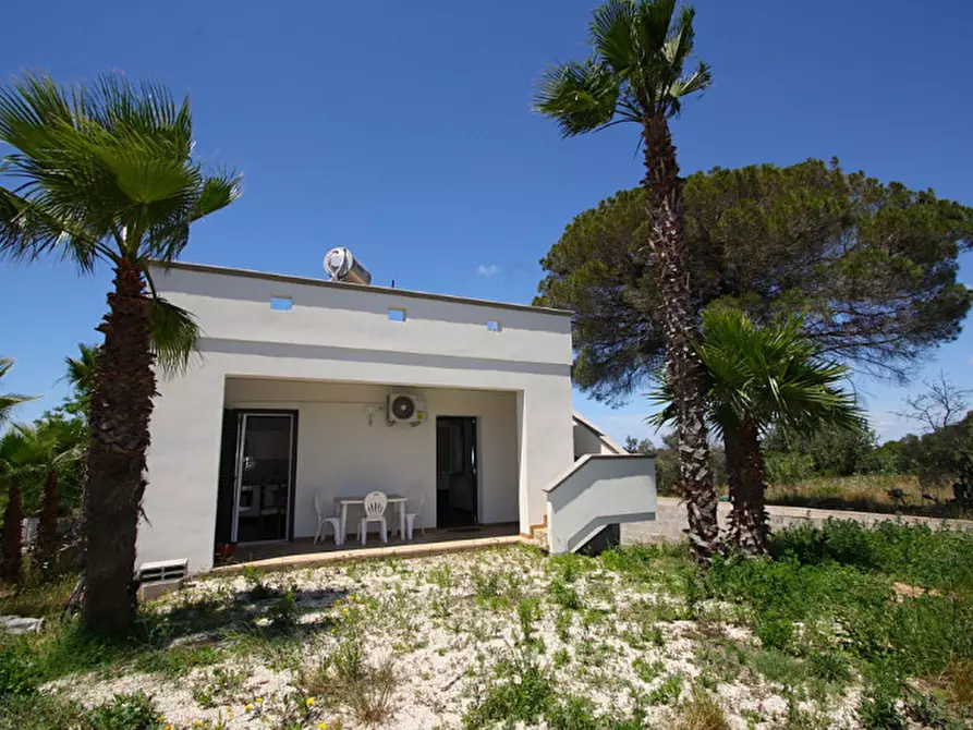 Immagine 11 di Villa in vendita  a Parabita