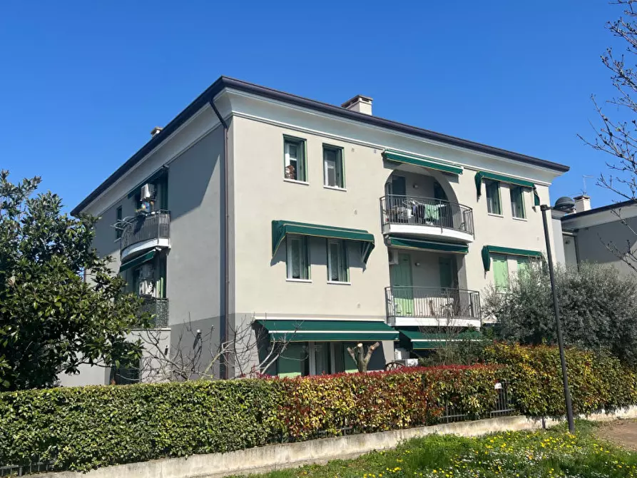 Immagine 1 di Appartamento in vendita  in Viale Don Luigi Orione a Lonigo