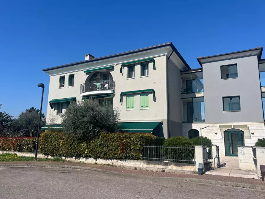 Immagine 2 di Appartamento in vendita  in Viale Don Luigi Orione a Lonigo