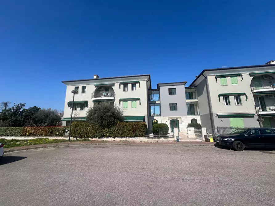 Immagine 3 di Appartamento in vendita  in Viale Don Luigi Orione a Lonigo