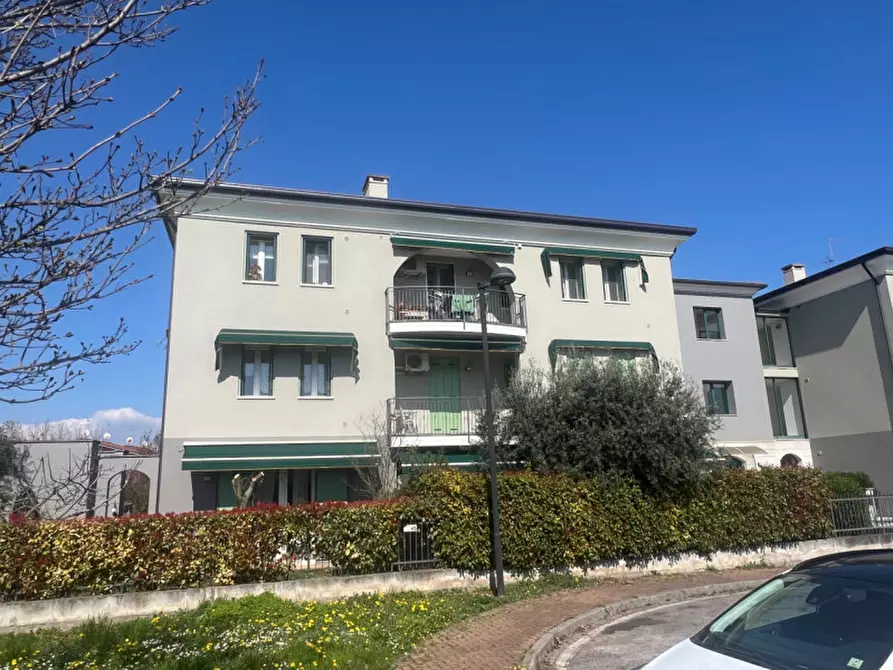 Immagine 4 di Appartamento in vendita  in Viale Don Luigi Orione a Lonigo