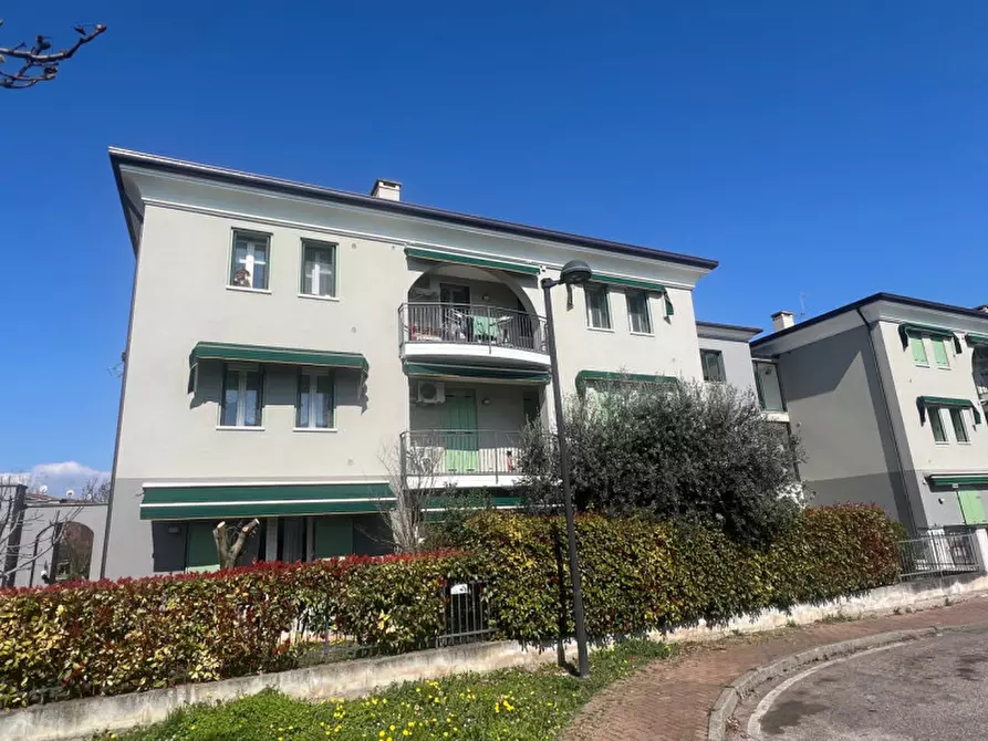 Immagine 5 di Appartamento in vendita  in Viale Don Luigi Orione a Lonigo