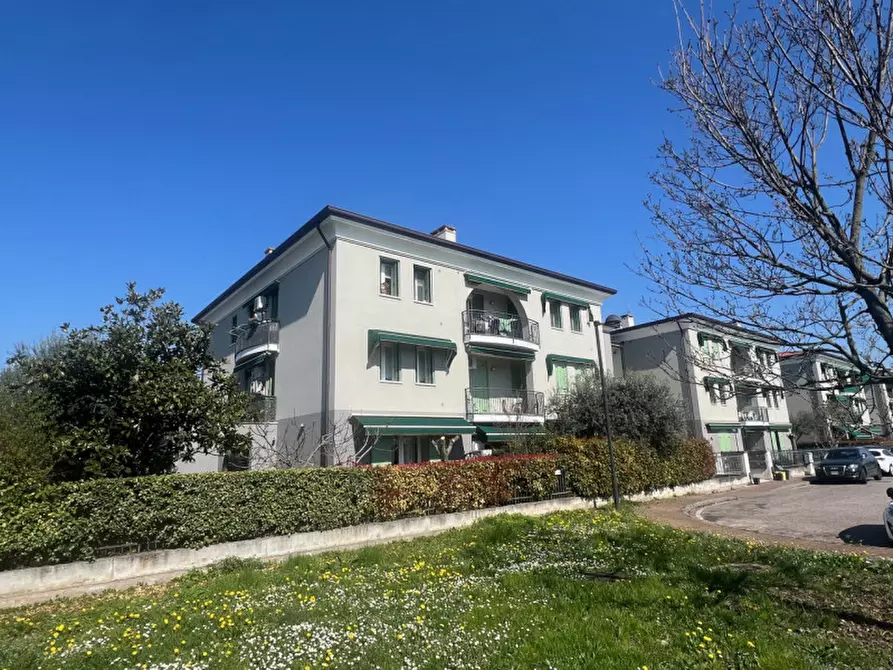 Immagine 6 di Appartamento in vendita  in Viale Don Luigi Orione a Lonigo